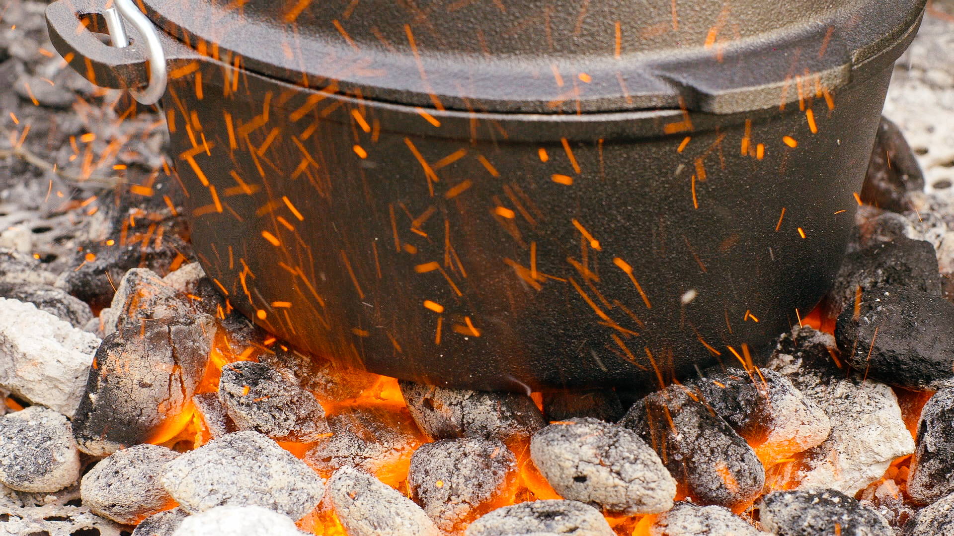 Gusseisenpfannen & Gusseisen Dutch Oven einbrennen I Funkenflug